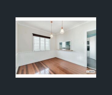 Renovated 3 Bedroom Post-war Home - Photo 2