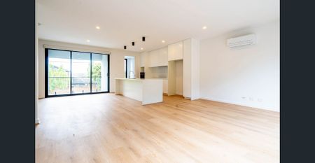 Luxury Living with Private Lift & Spectacular Views in the Heart of Doncaster - Photo 5