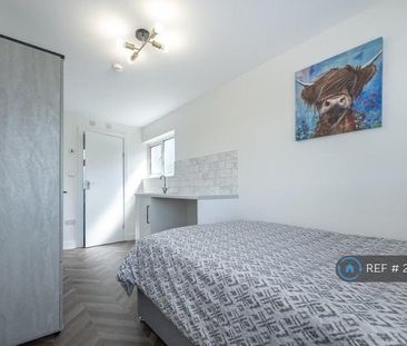 1 bedroom in a house share to rent - Photo 3