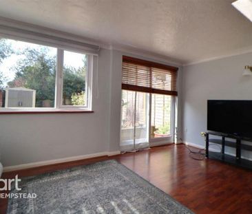 4 bedroom detached house to rent - Photo 2