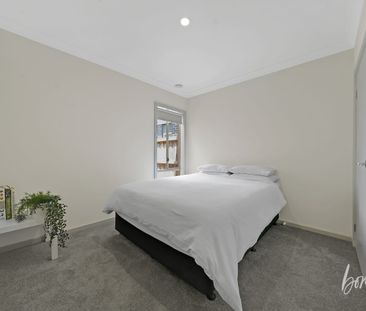 Modern, Energy-Efficient Home in Prime Craigieburn Location - Photo 5
