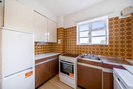 3 Bed Flat, Winchester Court, W8 - Photo 4