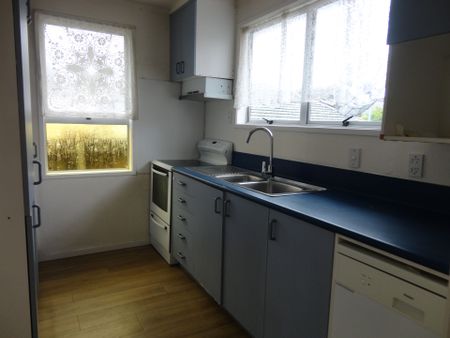 affordable One level home in Bucklands Beach - Photo 2