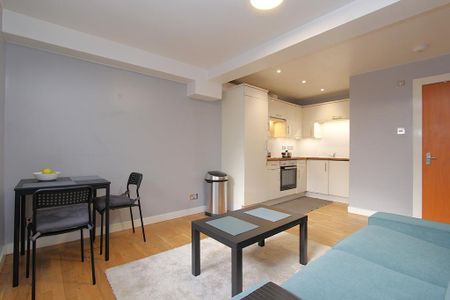 2 bedroom flat to rent - Photo 2