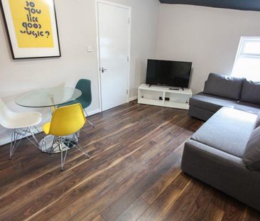 4 bedroom flat to rent - Photo 1