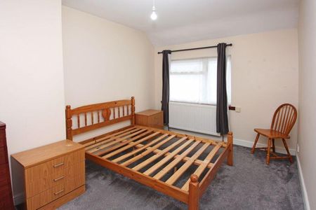 3 bedroom semi-detached house to rent - Photo 4