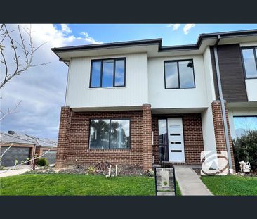 1/42 Strathavan Drive, Berwick, Vic 3806 - Photo 4