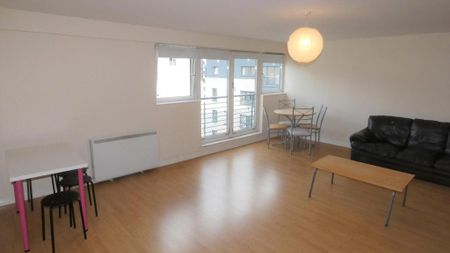 3 bedroom flat to rent - Photo 3