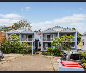 Affordable Apartment in Quiet Woolloongabba Complex - Photo 6