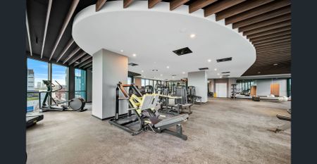 Luxury Three-Bedroom Residence in Civic Heart - Photo 4