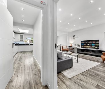 5 Bed Semi-Detached House, Georgian Court, HA9 - Photo 3