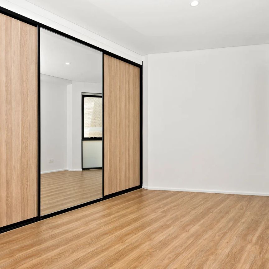 Welcome to "KOI Apartments" Northmead - Photo 1