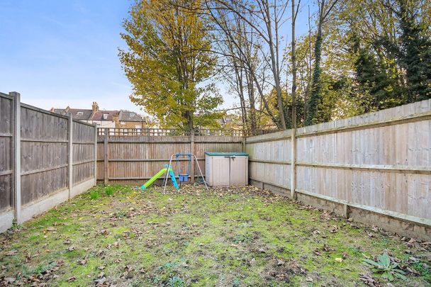 3 Bed Terraced House, Bathurst Square, N15 - Photo 1