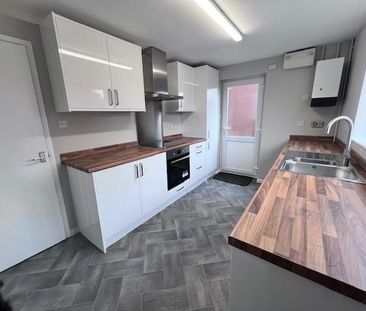 2 bedroom semi-detached house to rent - Photo 5