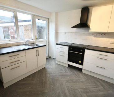 3 bedroom semi-detached house to rent - Photo 6