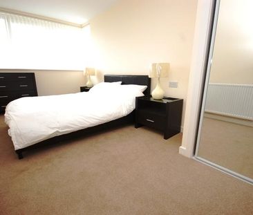 3 bedroom flat to rent - Photo 2