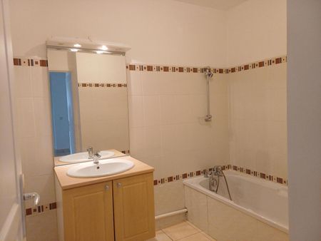 Location Appartement 3 pièces 72m² VALENCE 26000 - Photo 2