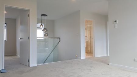 5 bed+4.5 bath NEWLY BUILT sunny family home - Photo 5