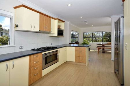 Perfect family home? Look no further! - Photo 2