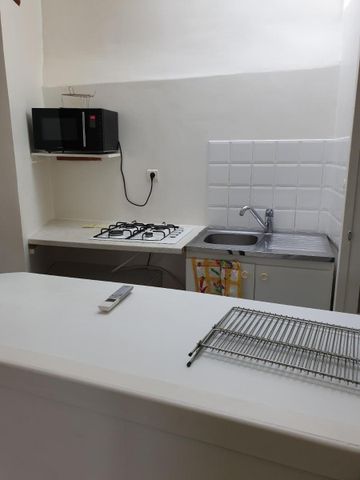 Location Appartement 26m² TOURVES 83170 - Photo 3