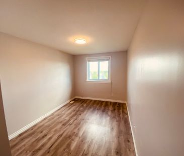 For Lease - 668A Butternut Avenue, Waterloo, Ontario - Photo 5