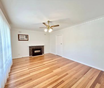 “RENOVATED FAMILY HOME IN AVONDALE HEIGHTS!” - Photo 2