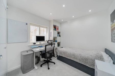 4 bedroom detached house to rent - Photo 4