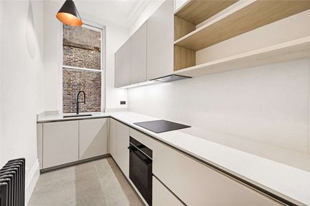 This is a stunning newly refurbished three bedroom flat on a popular garden square in Earl's Court. - Photo 5