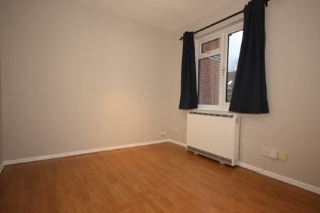 Oriental Road, Woking - Photo 2