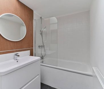 3 bedroom end of terrace house to rent - Photo 4