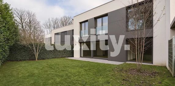 Modern 6-Bedroom Villa - Contemporary Amenities - Photo 2