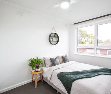 Spacious, Stylish & Superb Caulfield North Living - Photo 5