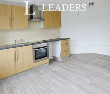 studio to rent Gloucester Road, Littlehampton - Photo 2