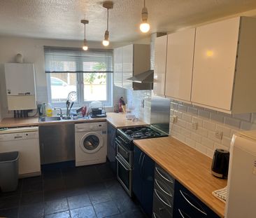 Room in a Shared House, Usk Road, SW11 - Photo 6