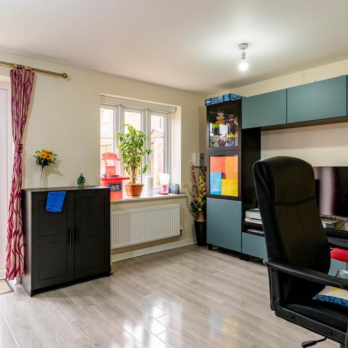 3 bedroom semi-detached house to rent - Photo 1