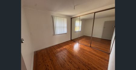 Spacious Brick Family Home, Quiet Location - Photo 3