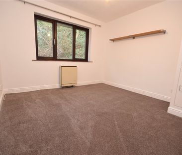 29, Bolton Grange, Yeadon, Leeds, West Yorkshire, LS19 7FR - Photo 6