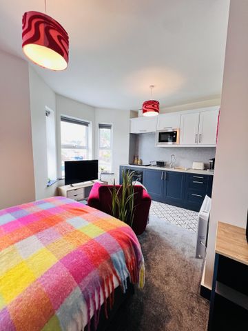 BEDROOM 2 – MEDIUM DOUBLE ENSUITE - Photo 2