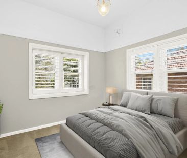 Elegant Fully Furnished Art Deco Apartment in the Heart of Wollongong - Photo 5