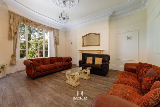 9 bedroom flat to rent - Photo 1