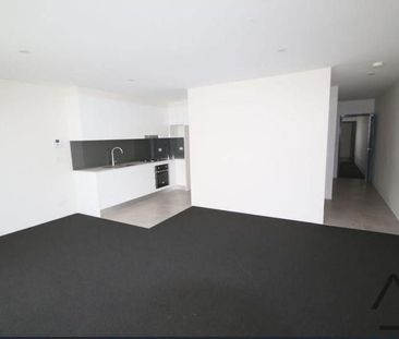 Stylish & Central 1-Bed Unit in Marrickville - Photo 3