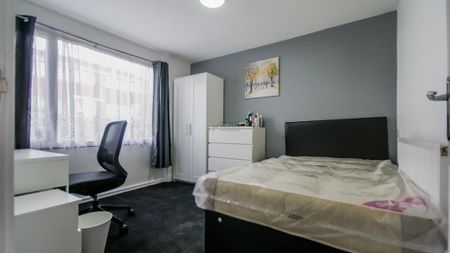 4 bedroom end of terrace house to rent - Photo 4