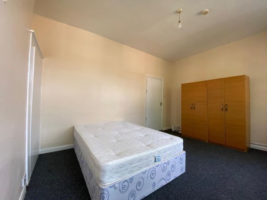 Room in a Shared House, Cranmer Road, E7 - Photo 1