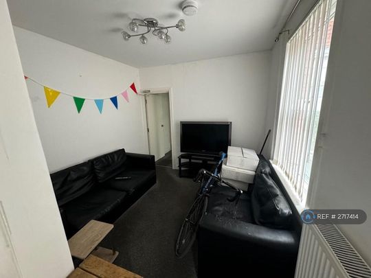 1 bedroom in a house share to rent - Photo 1