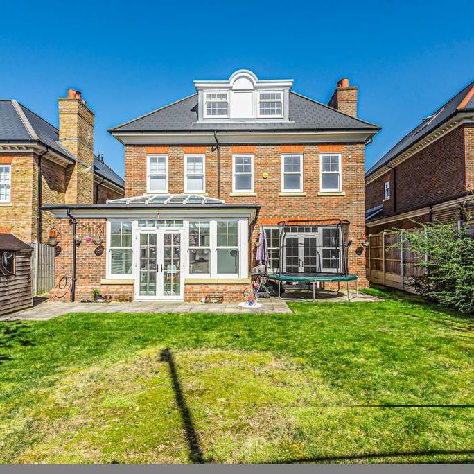 5 bedroom detached house to rent - Photo 1