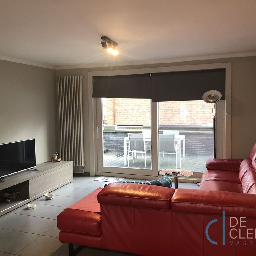 Ruim, tijdloos appartement met garage én terras te huur! - Foto 1