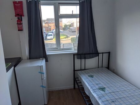 Studio Flat, Dobbin Close, HA3 - Photo 2