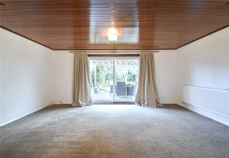 A semi-detached 4 bedroom house located in the popular village of Impington offering excellent access to the Science Park and Cambridge city. Rear enclosed garden with decking area, summerhouse and shed. Driveway parking for 1 car. GCH. Unfurnished. - Photo 4