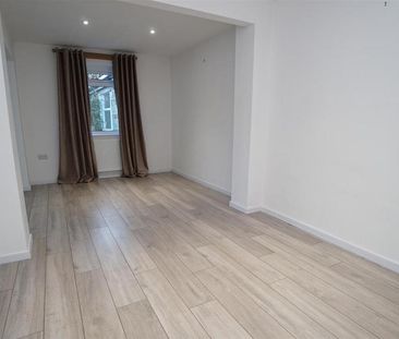 2 bedroom semi-detached bungalow to rent - Photo 5