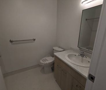 Avail March 1 BURNABY Wheelchair ACCESSIBLE one bedroom - Photo 3